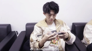 王者荣耀世冠杯决赛虎牙德比再度来袭,谁能问鼎金凤凰杯